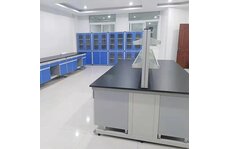 山东业创实验设备有限公司，实验室操作台的材质选择及其影响